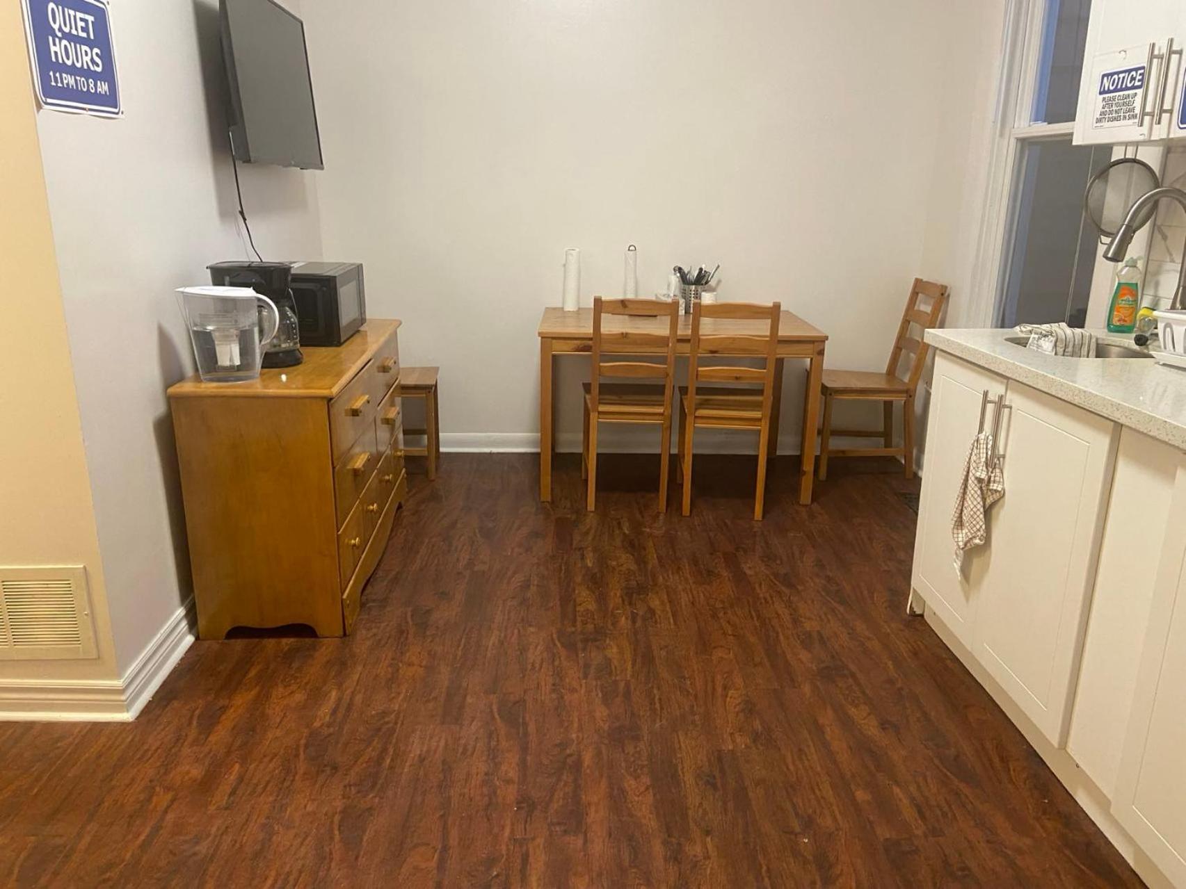 Basemewnt Room With Private Bathroom 36C Toronto Bagian luar foto