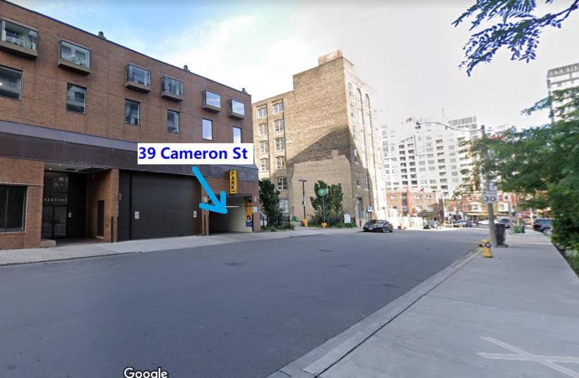 Basemewnt Room With Private Bathroom 36C Toronto Bagian luar foto